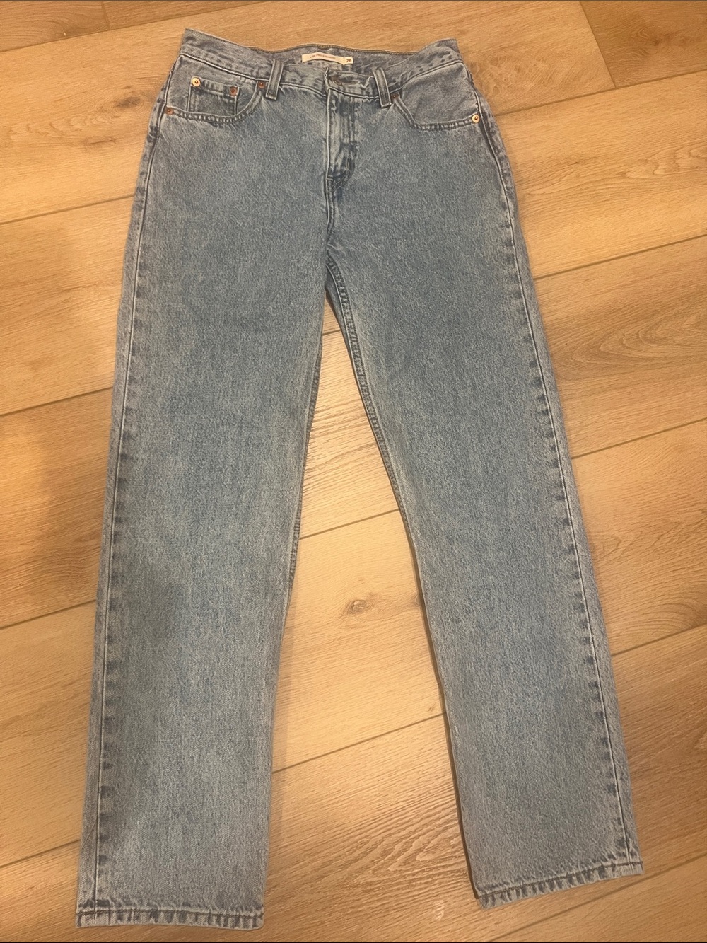 Levi’s Low Pro Straight. Size 26. Wash ‘Charlie Glow Up’. Great condition.